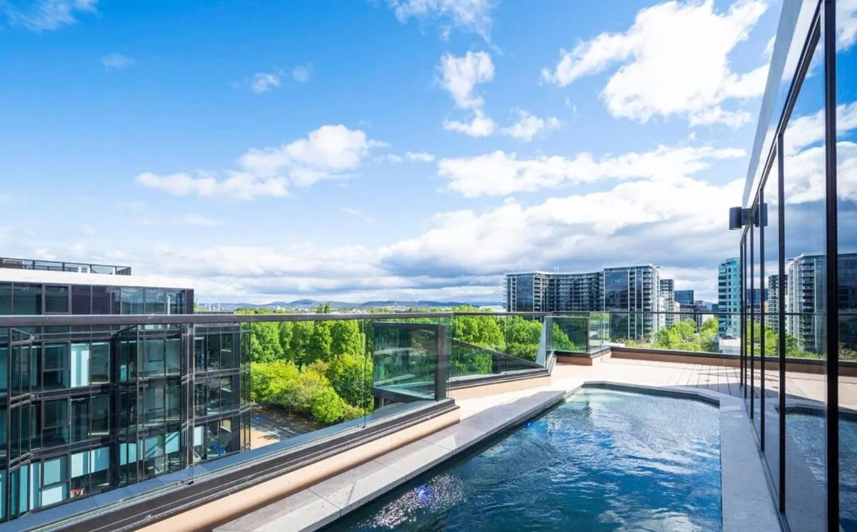 Image 2 of Heart of CBD Stylish 2BR Apt-Quiet-pool-view-BBQ