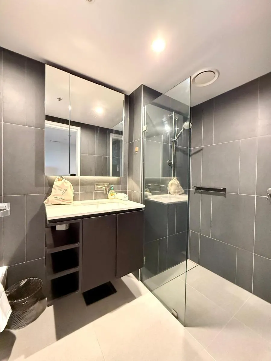 Image 3 of Heart of CBD Stylish 2BR Apt-Quiet-pool-view-BBQ