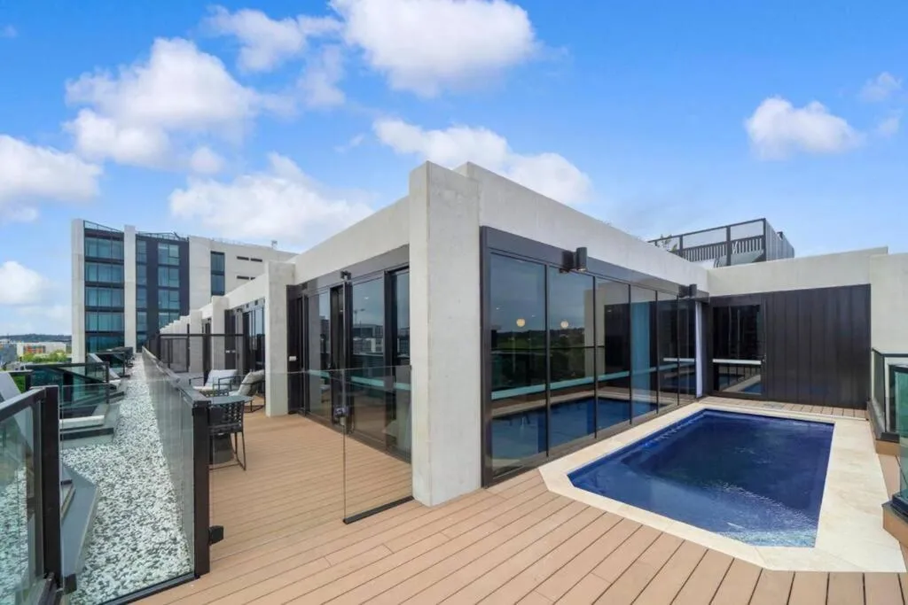 Image 3 of Heart of City – Pool – Parking – Self check-in