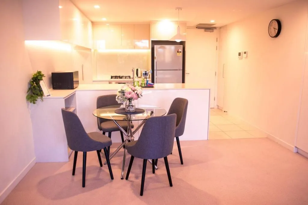 Image of Homely Modern Apt by Lake between City and Russell – Hosted by CanStay