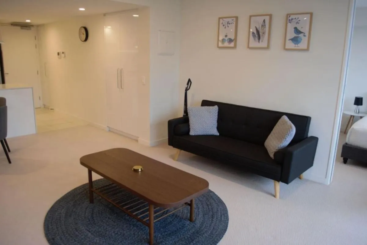 Image 6 of Homely Modern Apt by Lake between City and Russell – Hosted by CanStay