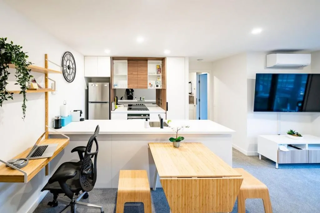 Image of Luxury and Stylish Apt on NB Ave
