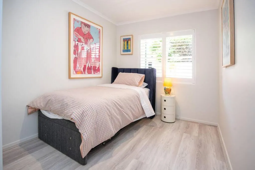 Image 5 of Luxury modern CBD ground floor apartment.