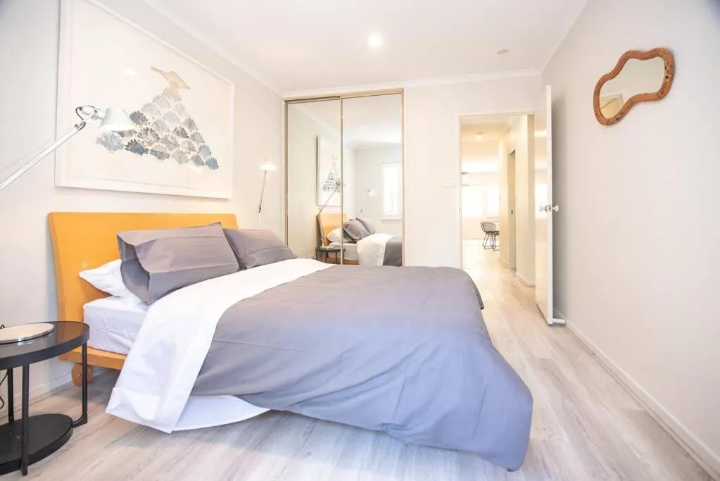 Image 1 of Luxury modern CBD ground floor apartment.
