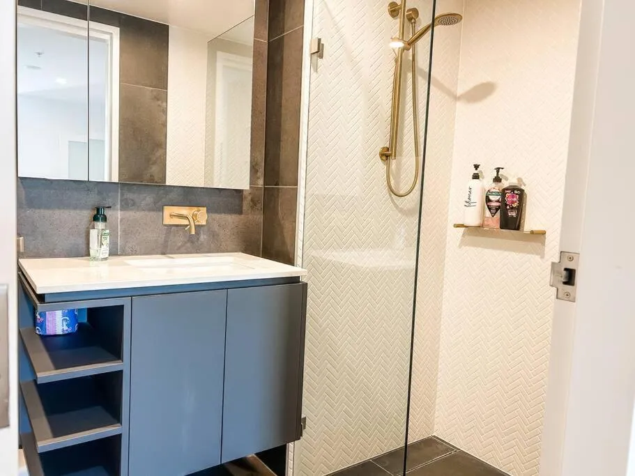 Image 5 of Metropol – CBD pool Sleeps 7
