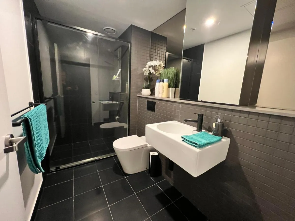 Image 2 of Midnight Luxe 1BR Apartment in the heart of Braddon Views from L7 Pool Sauna Gym Secure Parking Wifi Wine