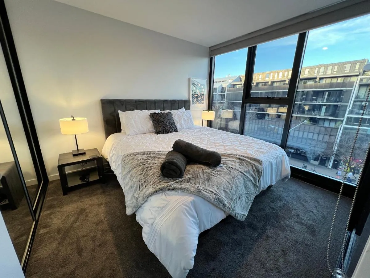 Image 1 of Midnight Luxe 2BR 2Bath 2Car 528 in the heart of Braddon Pool Sauna Gym Secure Parking Wifi Wine