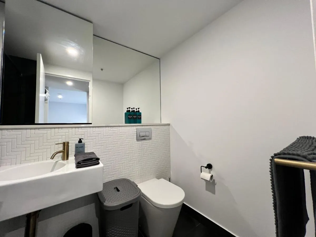 Image 2 of Midnight Luxe 2BR 2Bath 2Car 528 in the heart of Braddon Pool Sauna Gym Secure Parking Wifi Wine