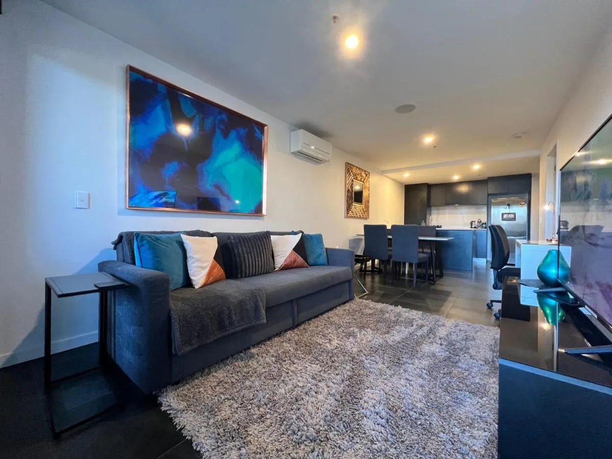 Image 3 of Midnight Luxe 2BR 2Bath Apartment 408 in the heart of Braddon Pool Sauna L4 Views Secure Parking Wine WiFi