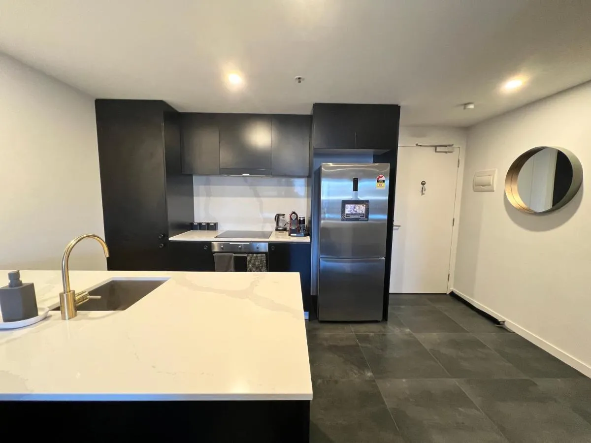 Image 5 of Midnight Luxe 2BR 2Bath Apartment 408 in the heart of Braddon Pool Sauna L4 Views Secure Parking Wine WiFi