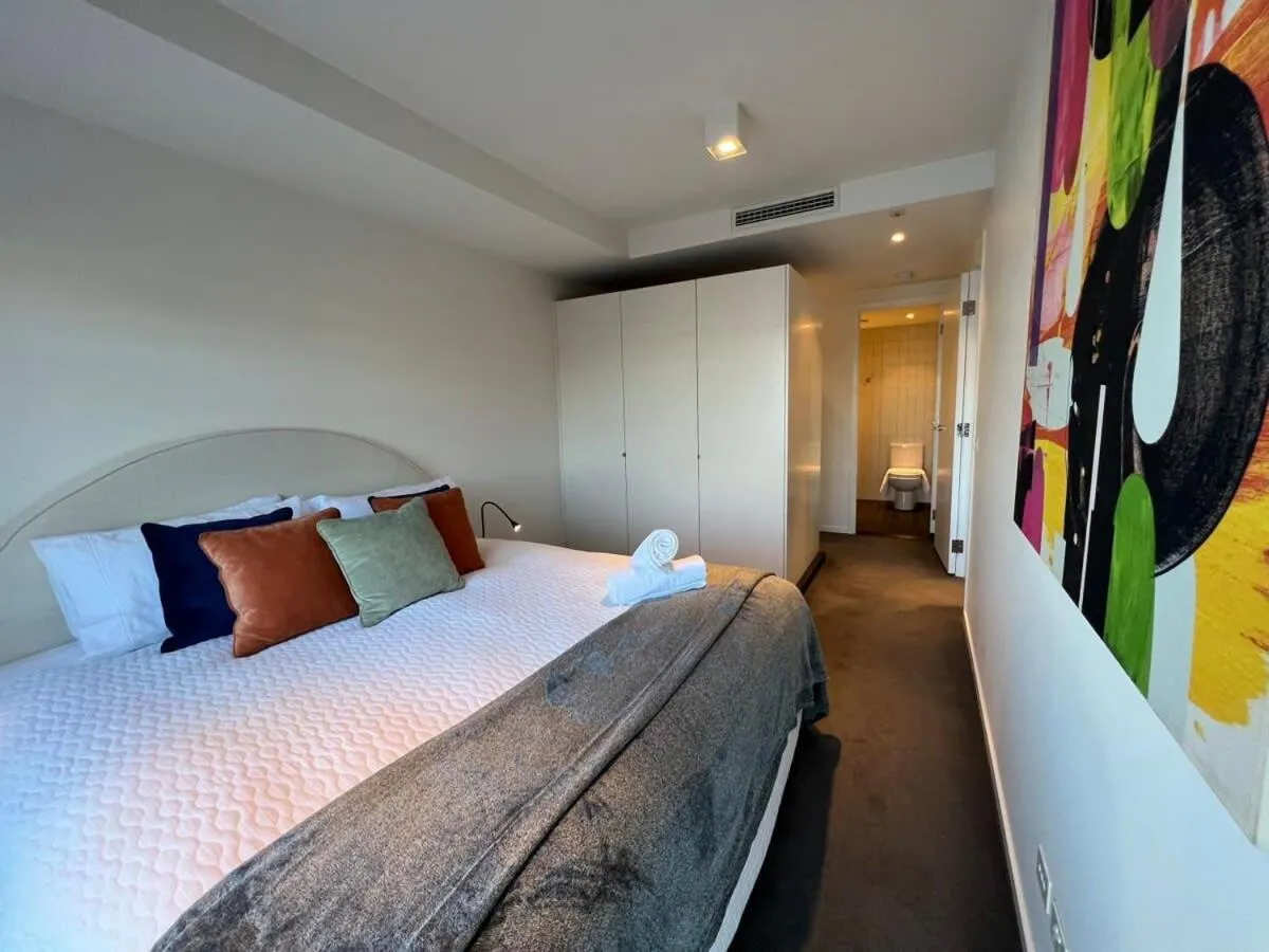 Image 6 of Modern 2 Bdrm Apt with Water Views 2x Car Spots