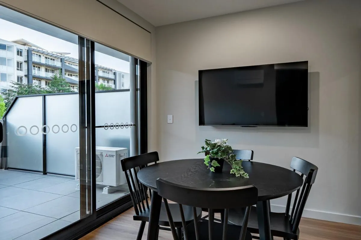 Image 3 of Modern apt in heart of the city