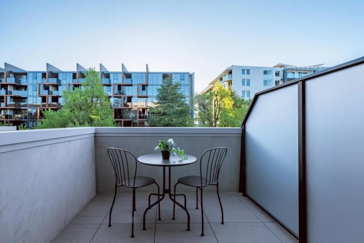 Image 4 of Modern apt in heart of the city