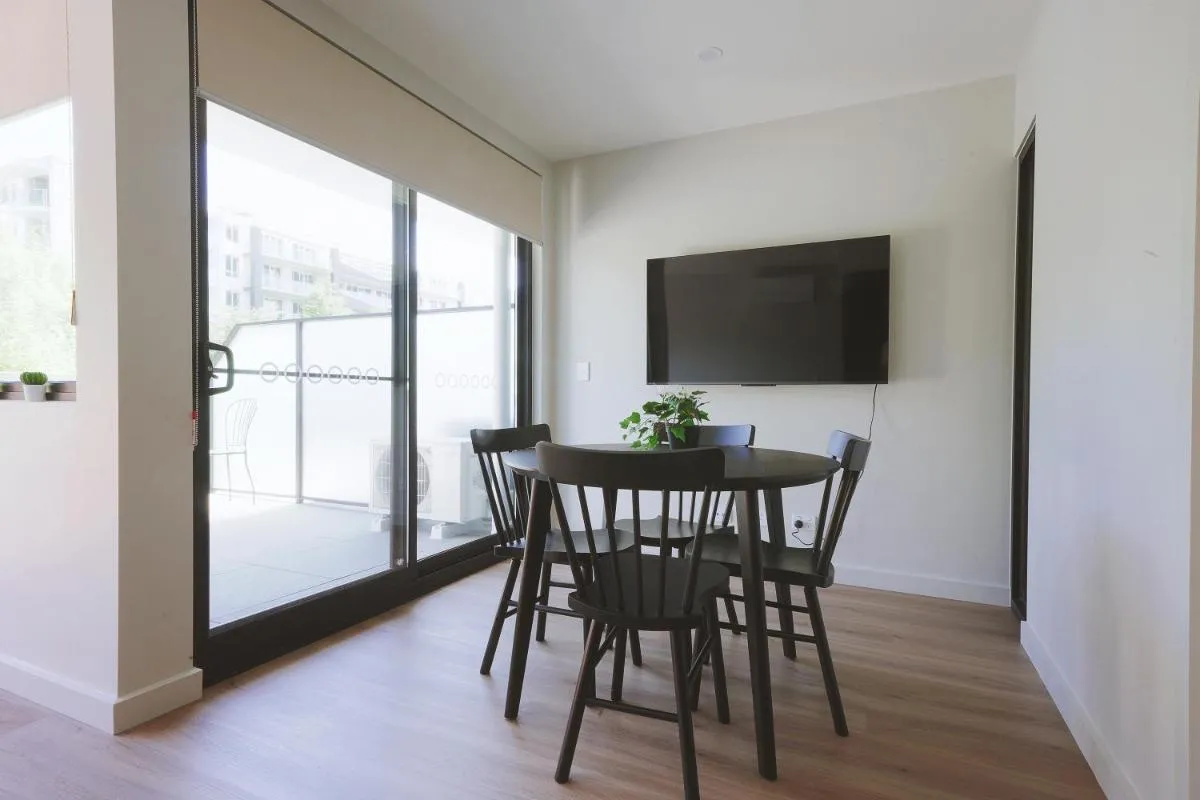 Image 6 of Modern apt in heart of the city