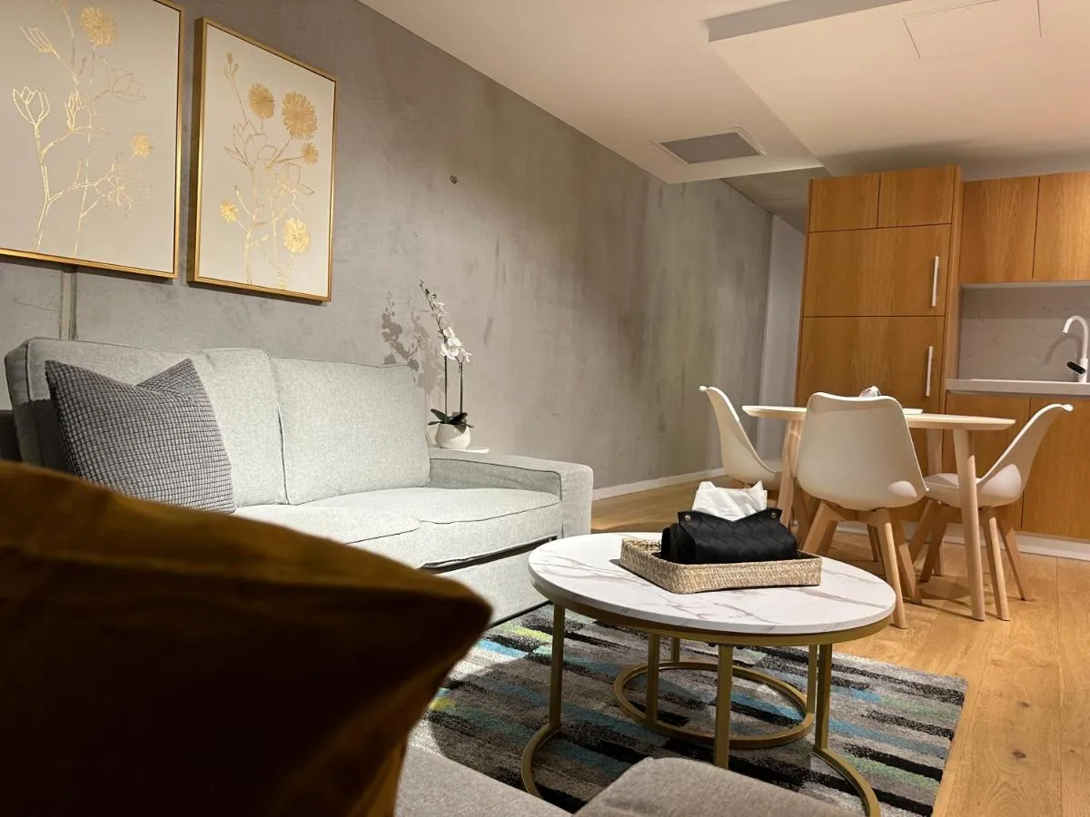 Image 3 of Palko – Stylish in the City