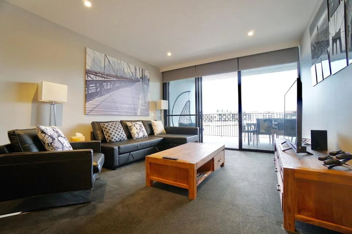 Image 4 of Prestige Waterfront Apartment in Kingston, ACT