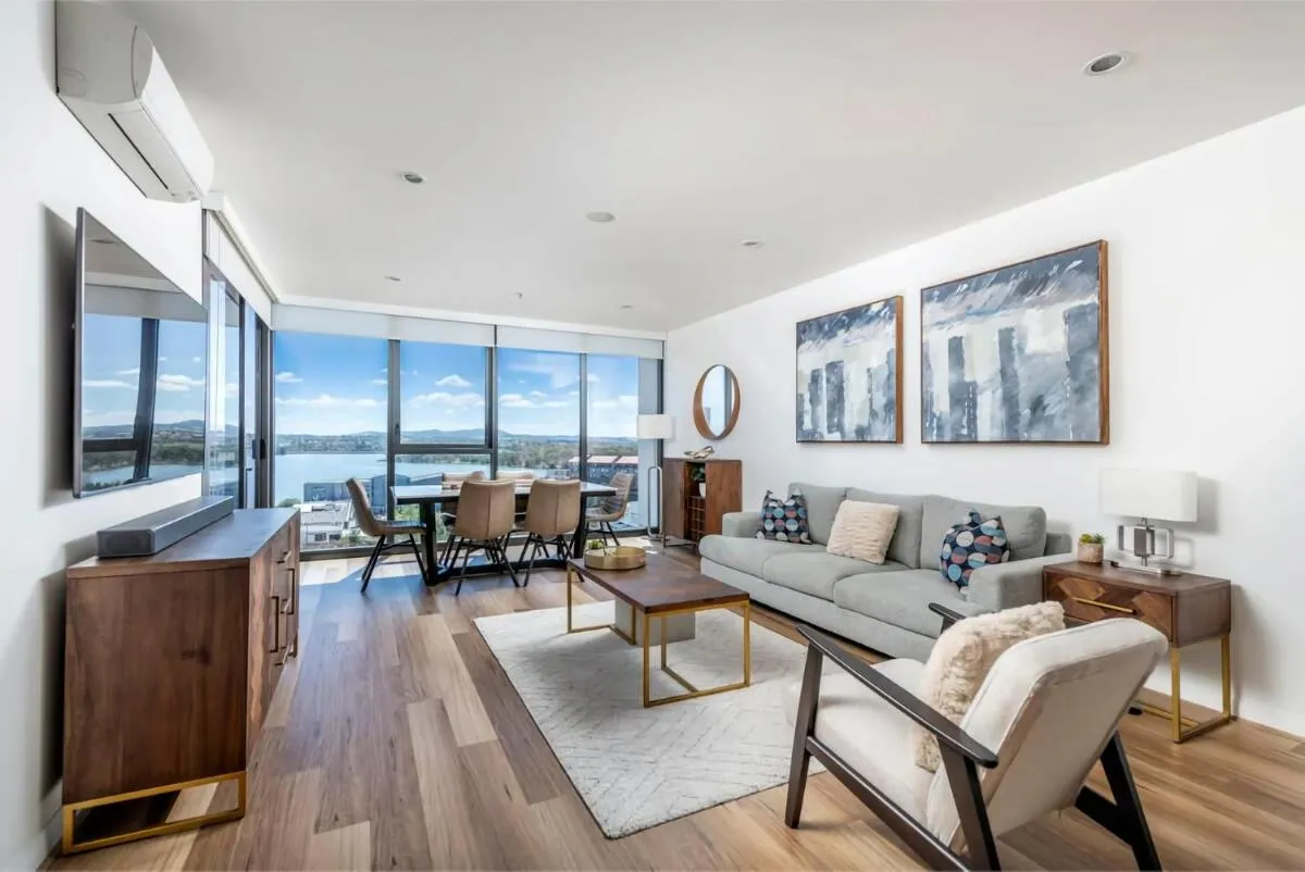 Image 5 of Sensational City Apartment with Lake Views