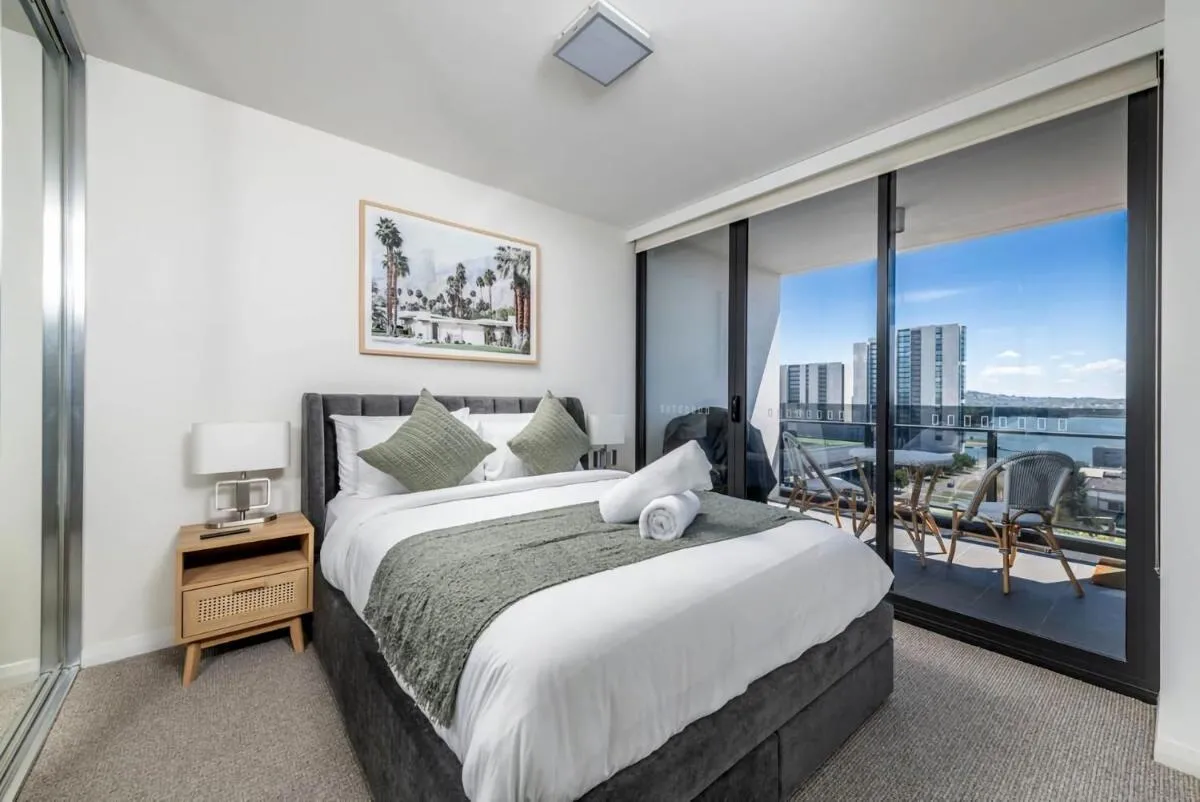 Image 1 of Sensational City Apartment with Lake Views