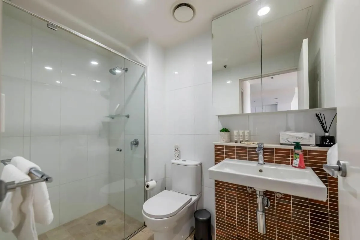 Image 2 of Sensational City Apartment with Lake Views