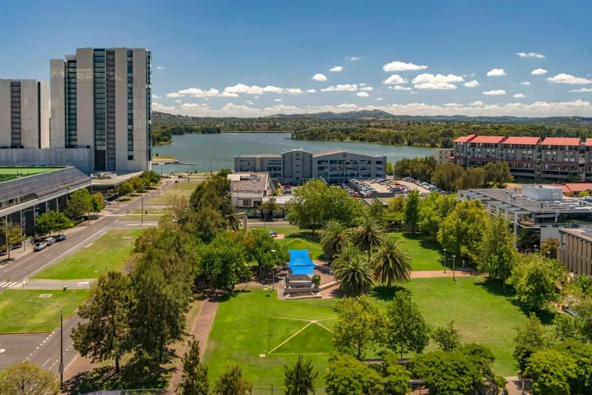 Image 6 of Sensational City Apartment with Lake Views