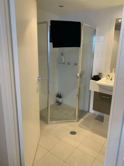 Image 3 of Spacious sun-drenched apartment, centrally located