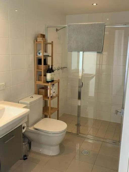Image 4 of Spacious sun-drenched apartment, centrally located