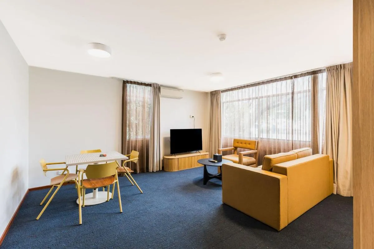Image 4 of Statesman Hotel