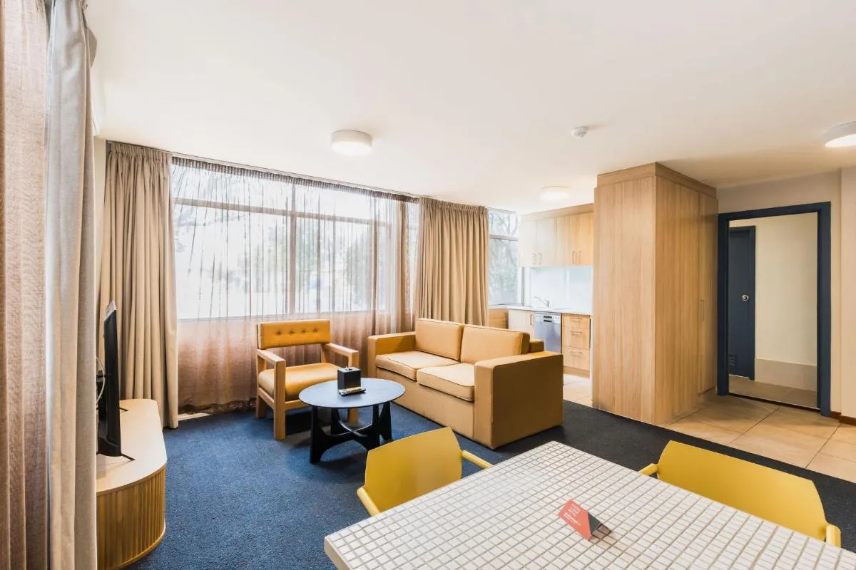 Image 1 of Statesman Hotel