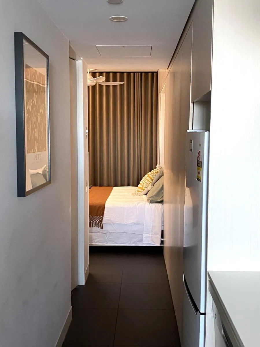 Image 3 of Stylish Central Lake View Apartment – free parking