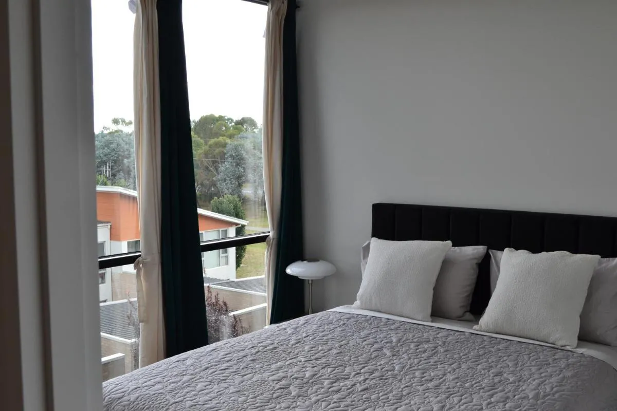 Image 1 of ZMITH Apartment – BROOKE, Near AIS, GIO Stadium, UC, & Nth – Canberra Hospital